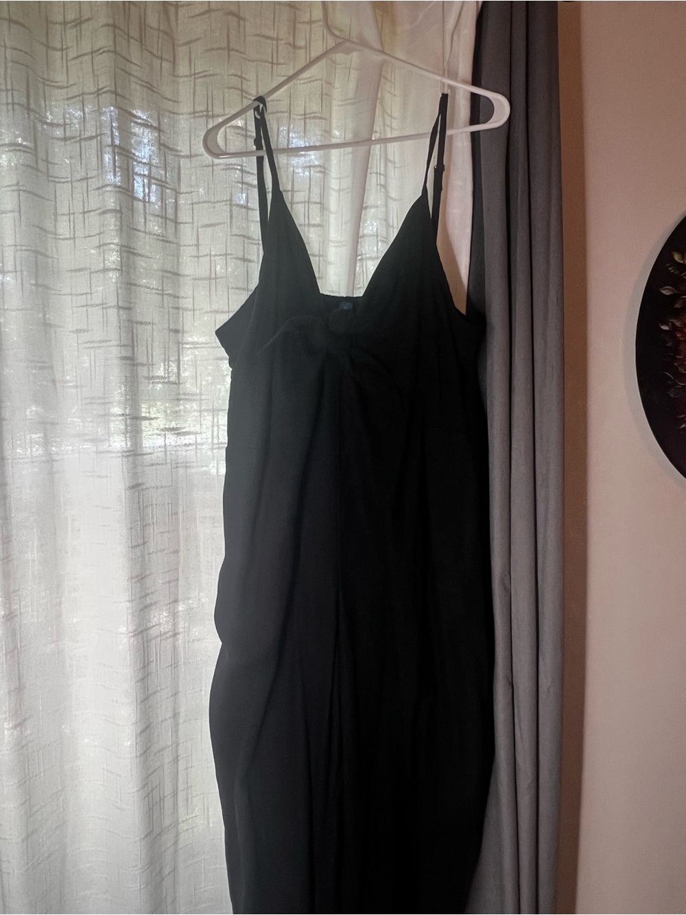 Airy, wide legged jumpsuit with tie front detail. Size 2x, Old Navy